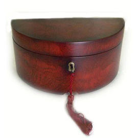 The Moon Shaped Wood Jewelry Box (Les bijoux en forme de lune Wood Box)