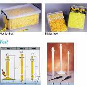 Plastic chain and post (Plastic chain and post)