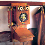 Wooden Wall Telephone (Деревянная стена телефон)