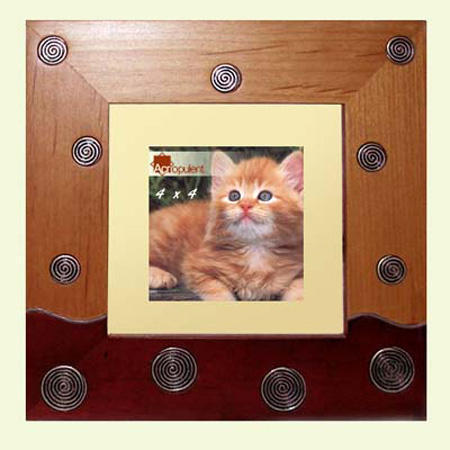 The Accented Wood Photo Frame