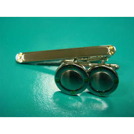 Cufflinks and tie bar (Boutons de manchette et barre de liaison)