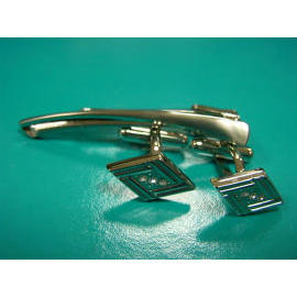 Cufflinks and tie bar (Boutons de manchette et barre de liaison)