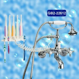 Oral irrigator with bath facuet and hand shower (Irrigateur facuet orale avec baignoire et douche à main)