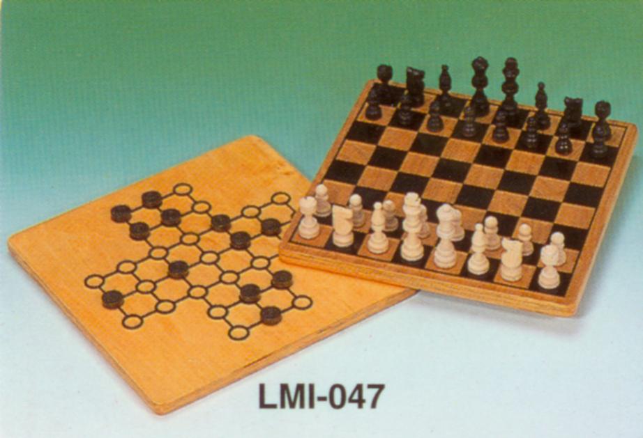 2-in-1 wooden chess/solitaire set