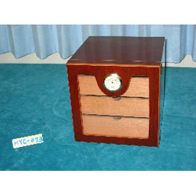 Cigar humidor