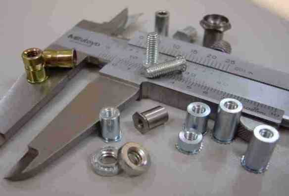 Clinching fastenses and precision parts (Clinchage fastenses et pièces de précision)