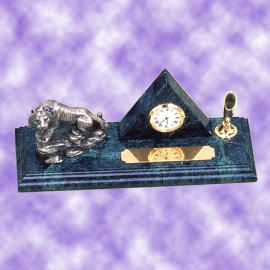 Pyramid clock with tiger pen desk set (Пирамиды часы с тигром стол пере установить)