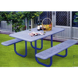 OUTDOOR PICNIC TABLE