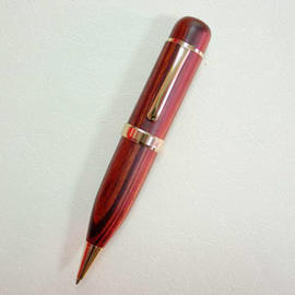 Wooden pen (Деревянный пера)