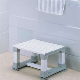 SLATTED STEP STOOL (SLATTED STEP STOOL)