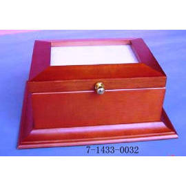 WOODEN PHOTO BOX (WOODEN PHOTO BOX)