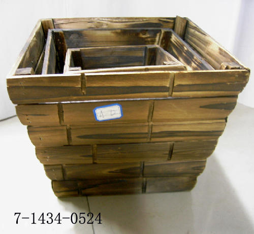 WOODEN PLANTER (BOIS PLANTEUSE)