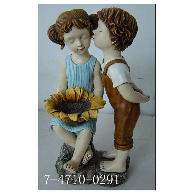 BOY KISSING GIRL W/SUNFLOWER