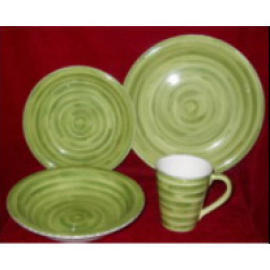 EARTHENWARE DINNER SET (FAÏENCE DINNER SET)