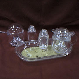 Sugar & Creamer Set + Salt/Pepper Shaker W/Decorative Tray (Sugar & Creamer Set + Sel / Poivre Shaker W / Decorative bac)