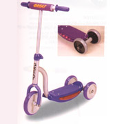 6`` TRI-SCOOTER W/LIGHT SYSTEM(BATTERY FREE) (6``TRI-SCOOTER W / LIGHT SYSTEM (BATTERIE GRATUIT))