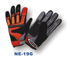 GLOVES (HANDSCHUHE)