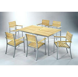 The Roden 7-pc Patio Set (Le Roden 7-pc Ensemble de patio)