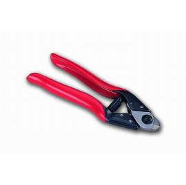 CABLE CUTTER (UN UN CBLE COUPERET)