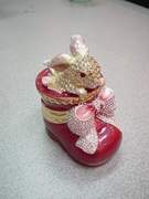 Pewter Decoration with Swarovski Crystal, Rabbit/Shoe (Zinn Dekoration mit Swarovski Kristall, Hase / Schuhe)