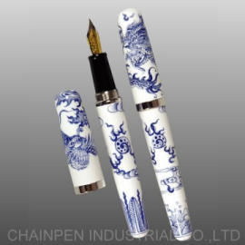 504DX Blue and White Dragon and Phoenix Fountain Pen in Hand-painted Design (504DX синий и белый дракон и феникс вечным пером в ручная роспись дизайн)