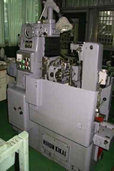 Gear hobbing machine (Wälzfräsmaschine)