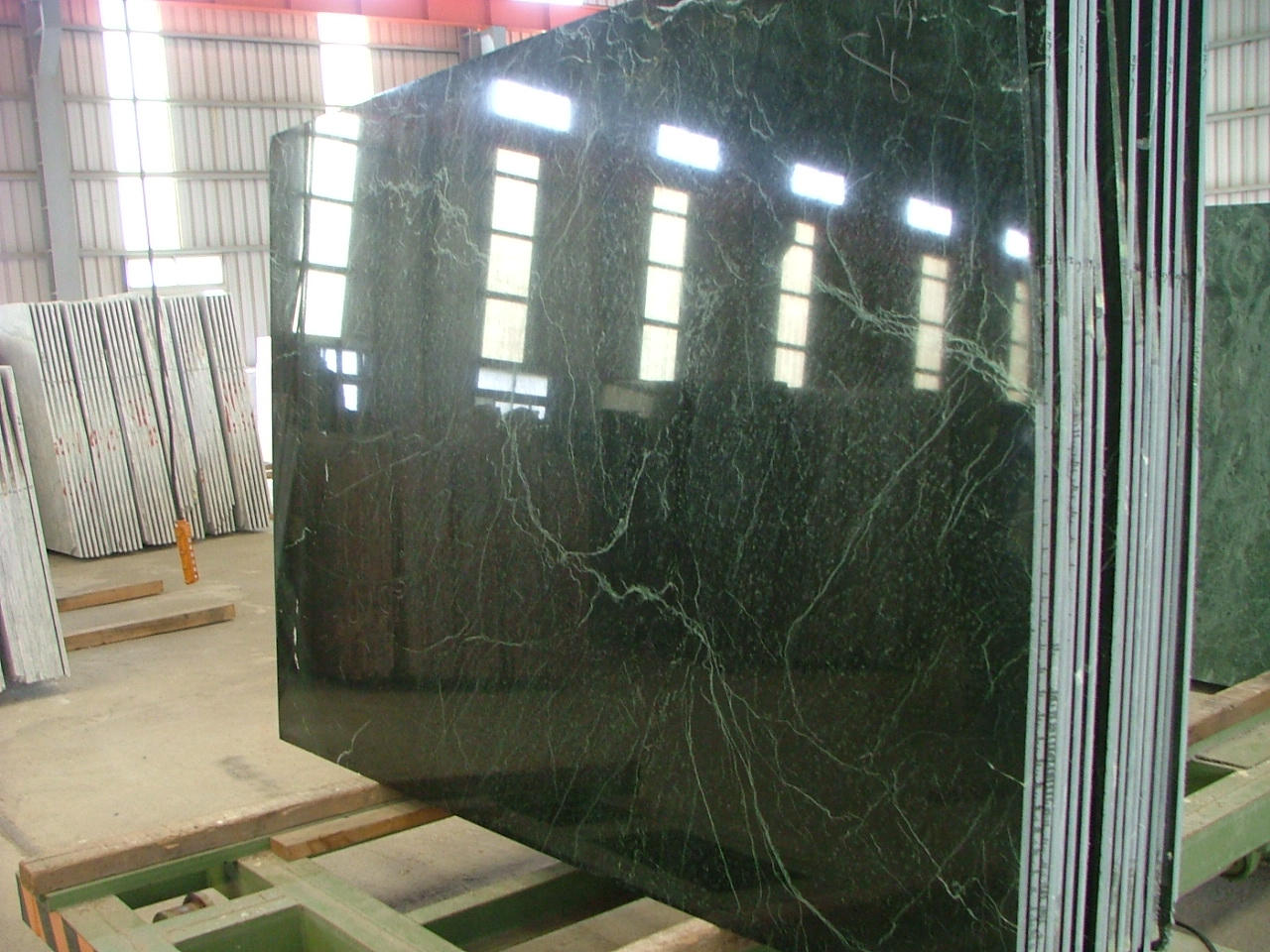 Serpentine Slabs (Serpentine Slabs)