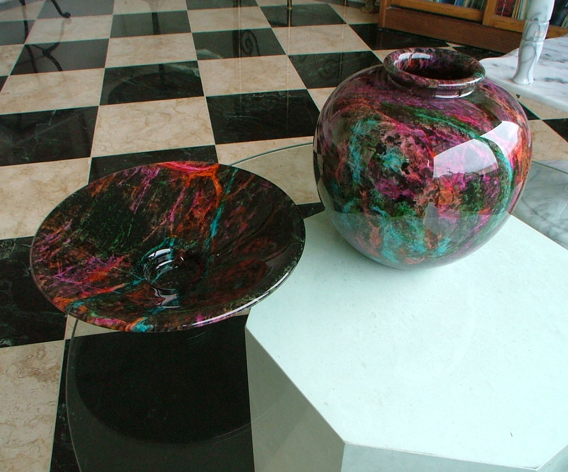 Serpentine Vase (Serpentine Vase)