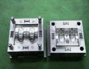 plastic injection mold (moule à injection plastique)