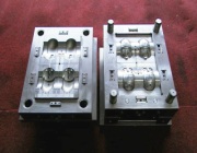 plastic injection mold (moule à injection plastique)