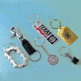 key chains (des porte-clés)