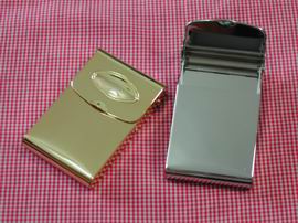 metal cigarette box (металлическую коробку сигарет)