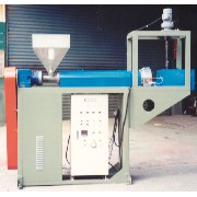 Extruding Machine (Machine d`extrusion)