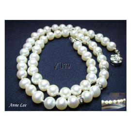 pearl necklace