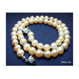 pearl necklace