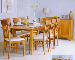  Solid Oak Dining Table And Chairs (En chêne massif table et chaises)