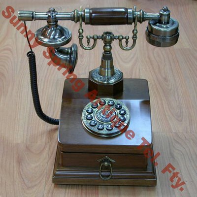  Antique Telephone (Antik Telefon)