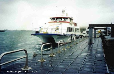  Floating Dock (Un quai flottant)