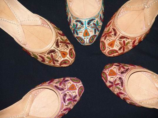  Hand Made Leather Embroidered Khussa Shoe (Hand Made cuir brodé Khoussa chaussures)