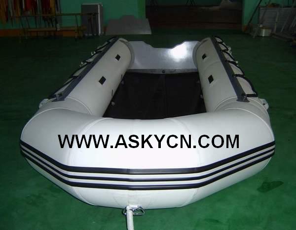  Inflatable Rubber Boat / Power Boat (Bateau gonflable en caoutchouc / Power Boat)