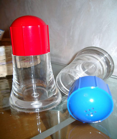  Plastic Salt and Pepper Shaker / Mill