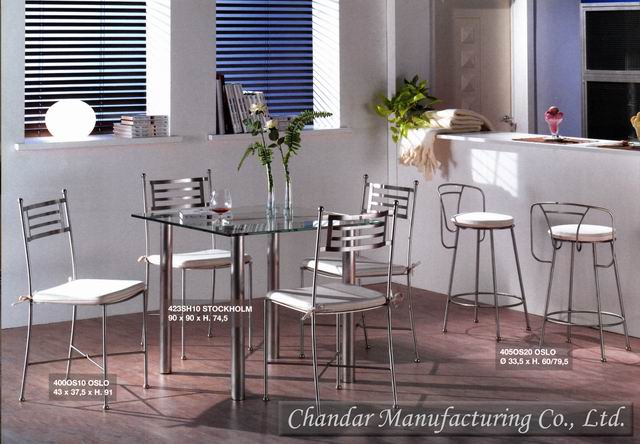  Stainless Steel Chairs (Chaises en acier inoxydable)