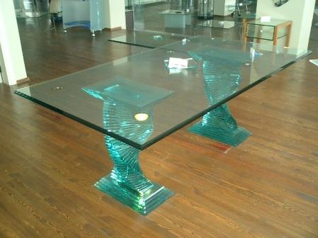  Glass Table (Стекло таблице)