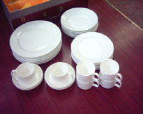  Porcelain Dinnerware (Vaisselle de porcelaine)