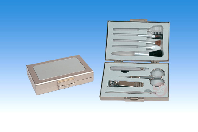  Gift,9 Pcs Lady`s Beauty Set In Aluminum Case (Подарок, 9 шт Lady`s Beauty Set в алюминиевом корпусе)