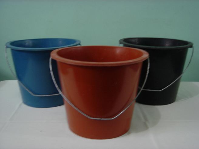  Unbreakable Plastic Pail (Seau en plastique incassable)