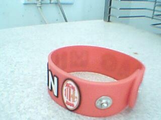  PVC Bracelet With Buckle (Bracelet en PVC avec boucle)