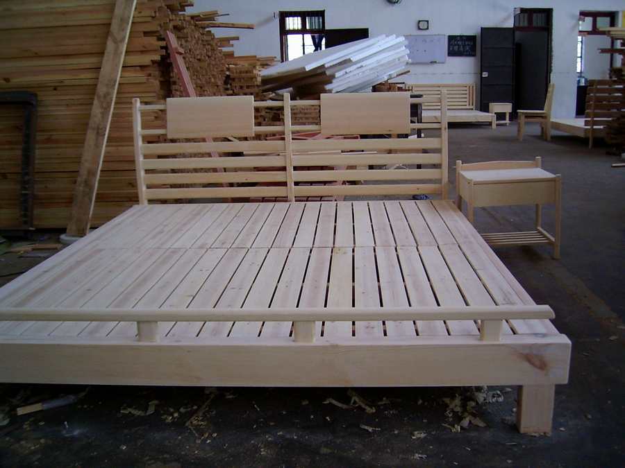  Wooden Bed (Holzbett)