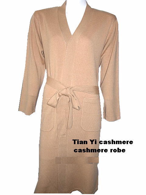  Cashmere Robe Pajamas, Kitted Woven (Cashmere Robe Pyjamas, équipés Woven)