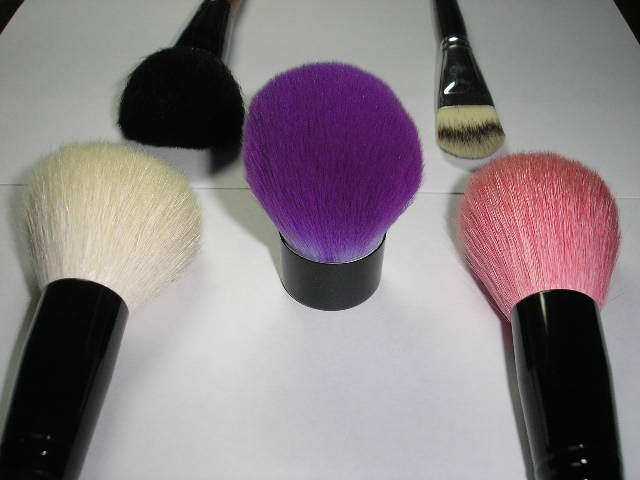  Cosmetic Brush (Косметические кисти)